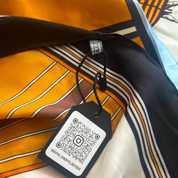 Elegant printed scarf NWT - Picture 6 of 7